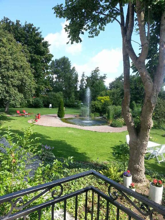 Solrosen I Simrishamn - Oesterlen Exterior foto