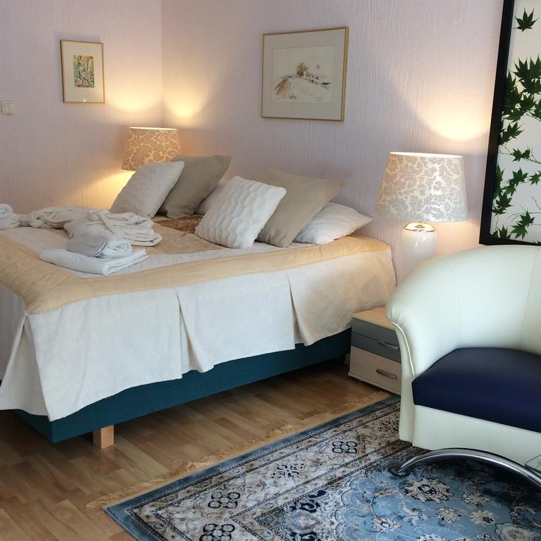 Solrosen I Simrishamn - Oesterlen Exterior foto